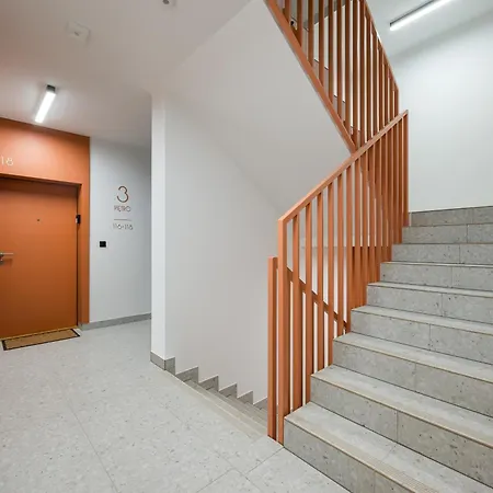 Praga Poludnie Homely By Bookinghost Warschau